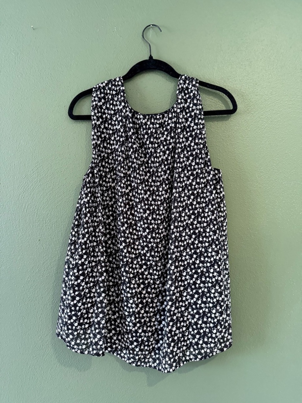 Pleione Black and White Floral Sleeveless Camisole - Picture 3 of 3